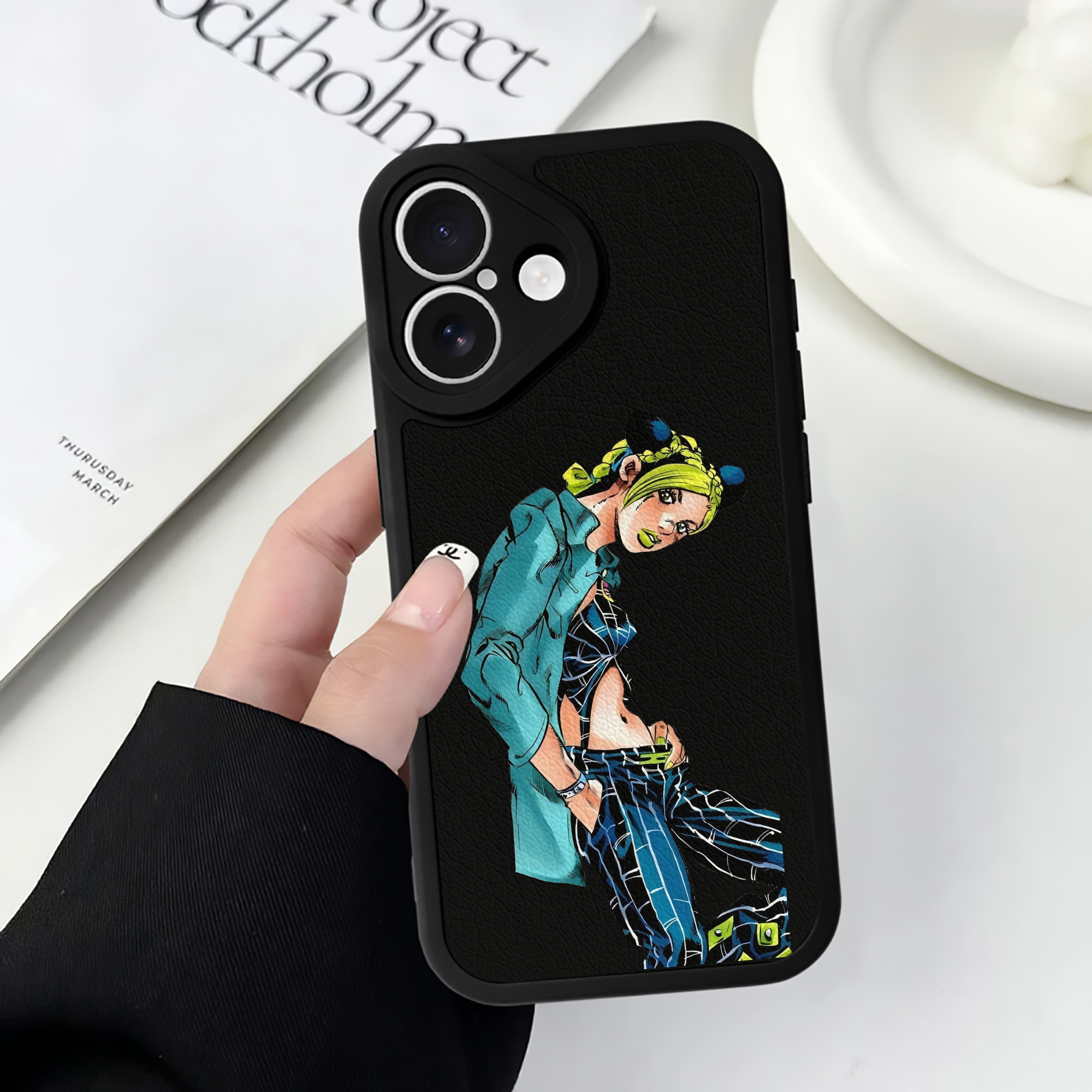 （画像用） "ジョジョの奇妙な冒険 くうじょう ジョリーン JoJo's Bizarre Adventure Jolyne Cujoh " 【iPhone 16シリーズ対応】シリコンスマホケース（レザー調） 材質：シリコン